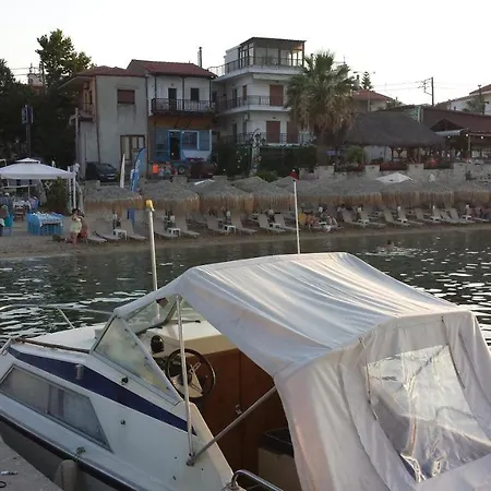 アパートホテル Halkidiki Néa Fókaia