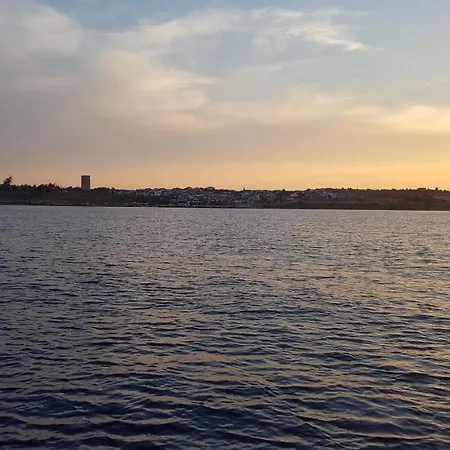 アパートホテル Halkidiki Néa Fókaia